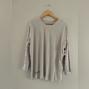 Disney Beige Epcot 3/4 Sleeve Top